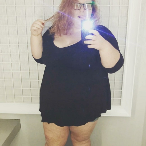 Meet your Posher, Halie - Picture 1 of 3